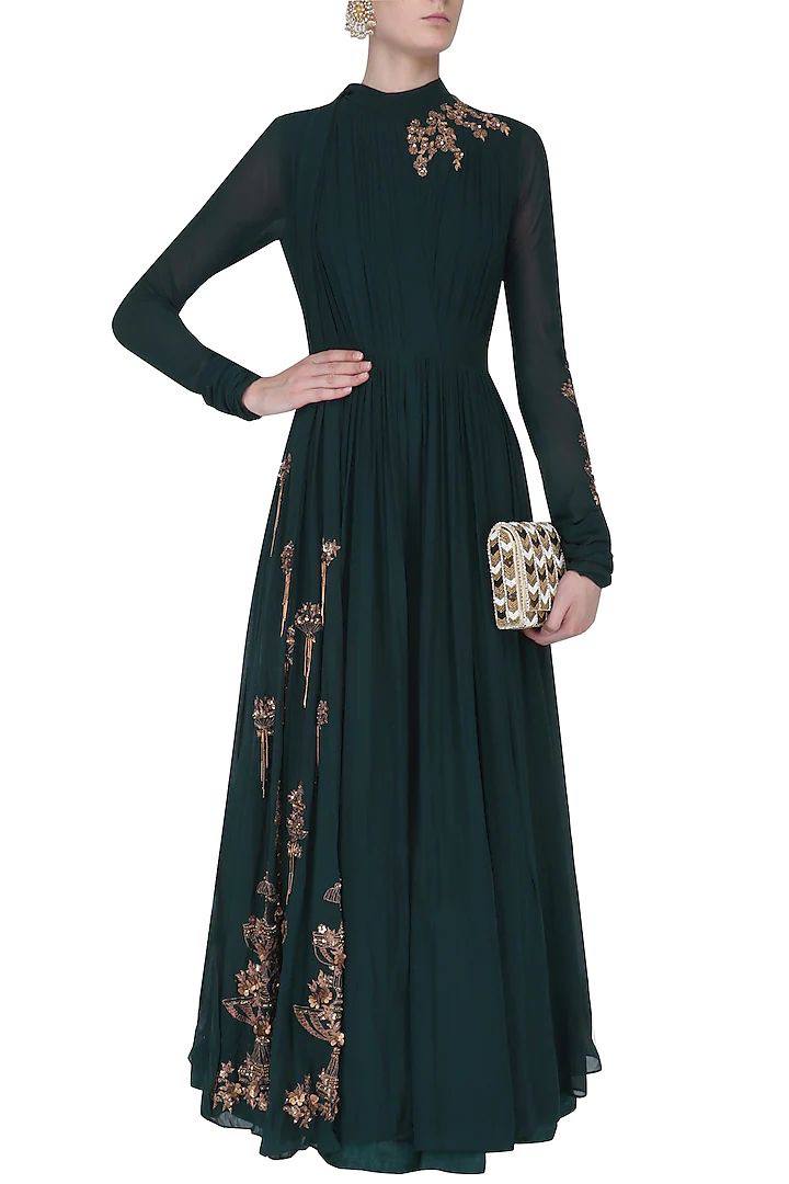 Simplicity is often the best outfit !