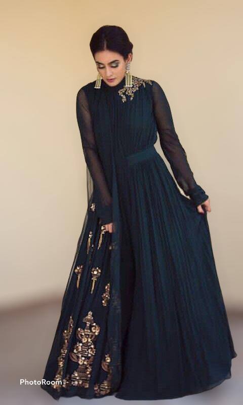 Simplicity is often the best outfit !