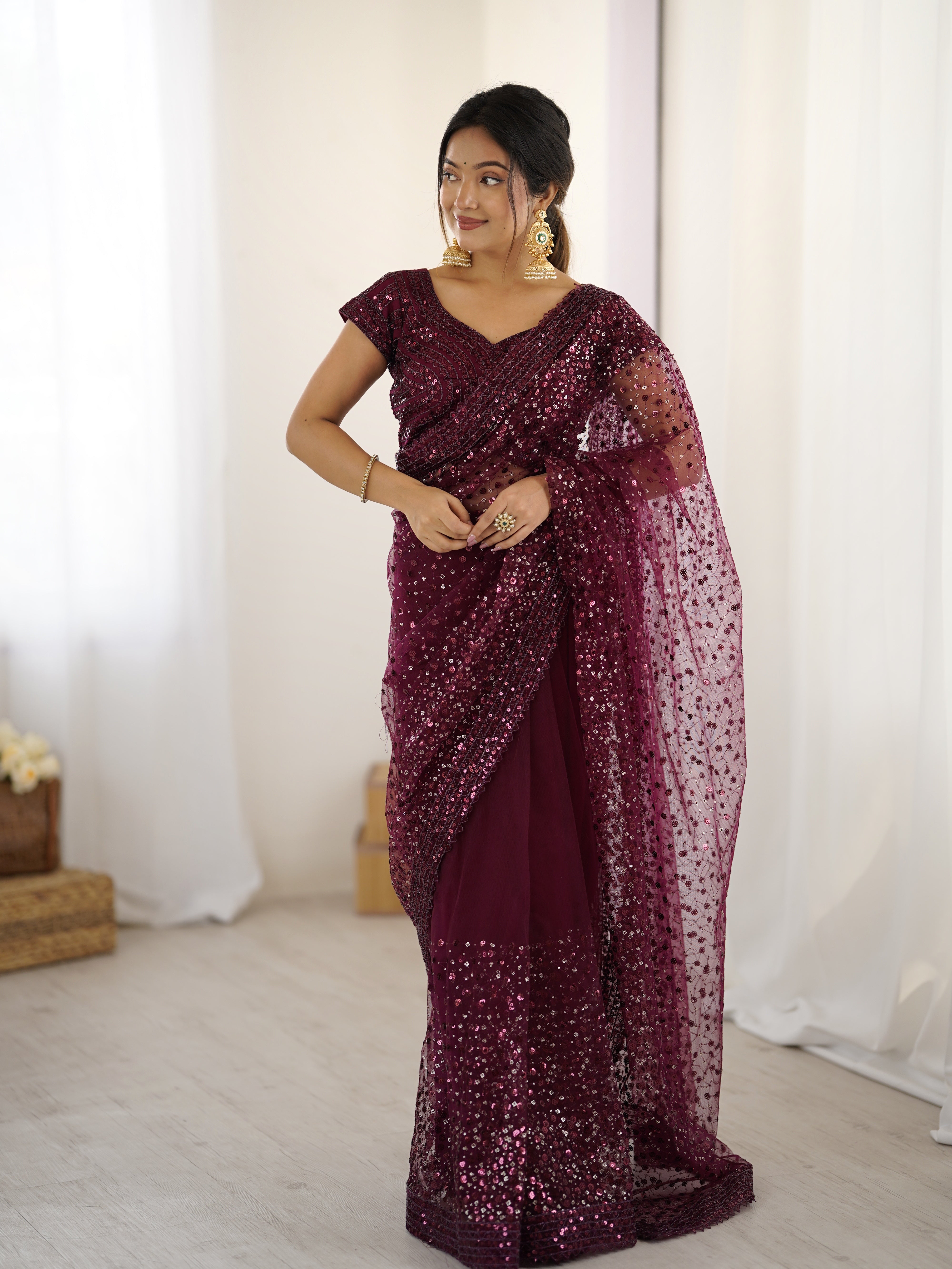 Glitter, glamour, and everything in between this Gorgeous saree