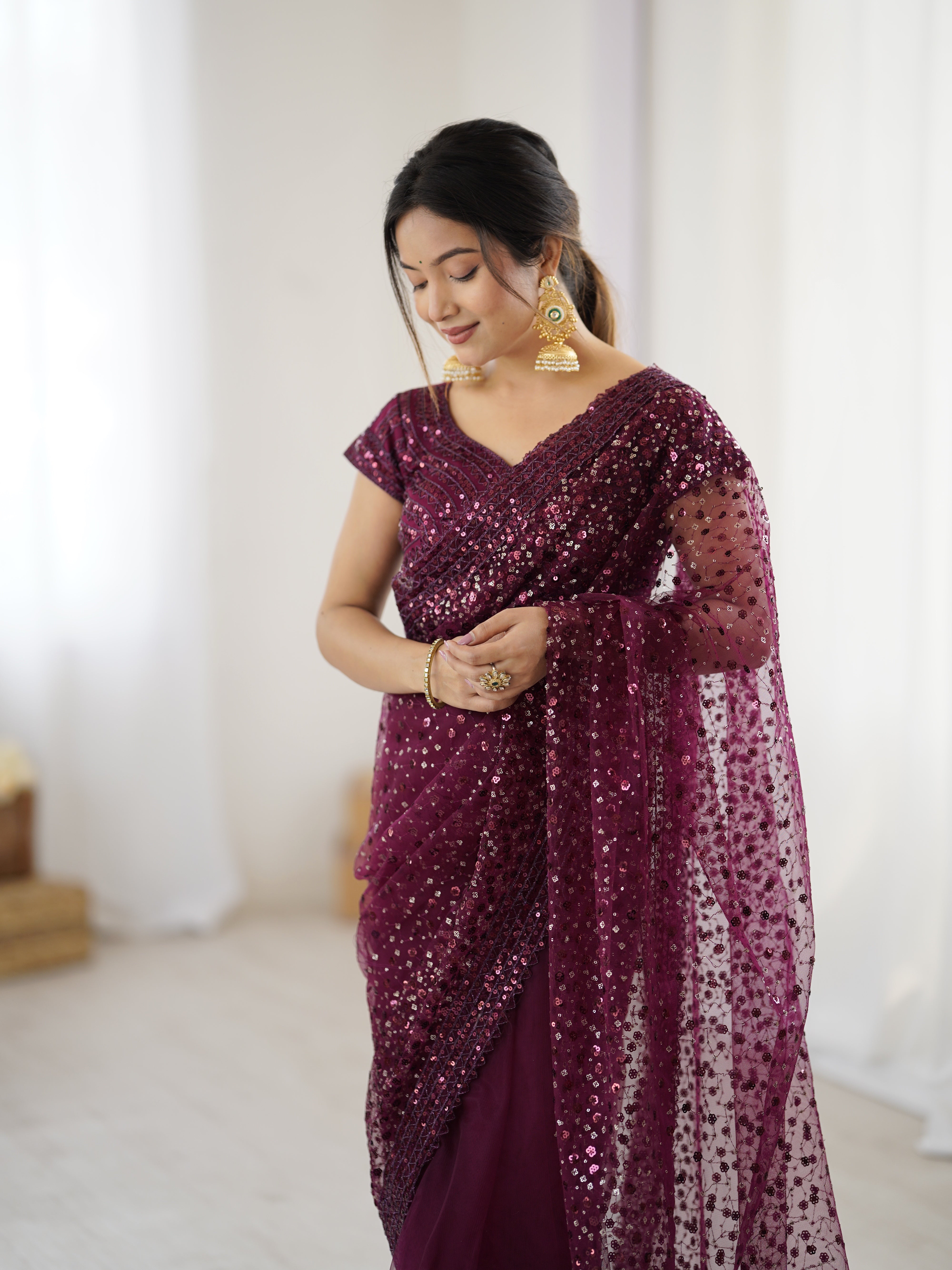Glitter, glamour, and everything in between this Gorgeous saree