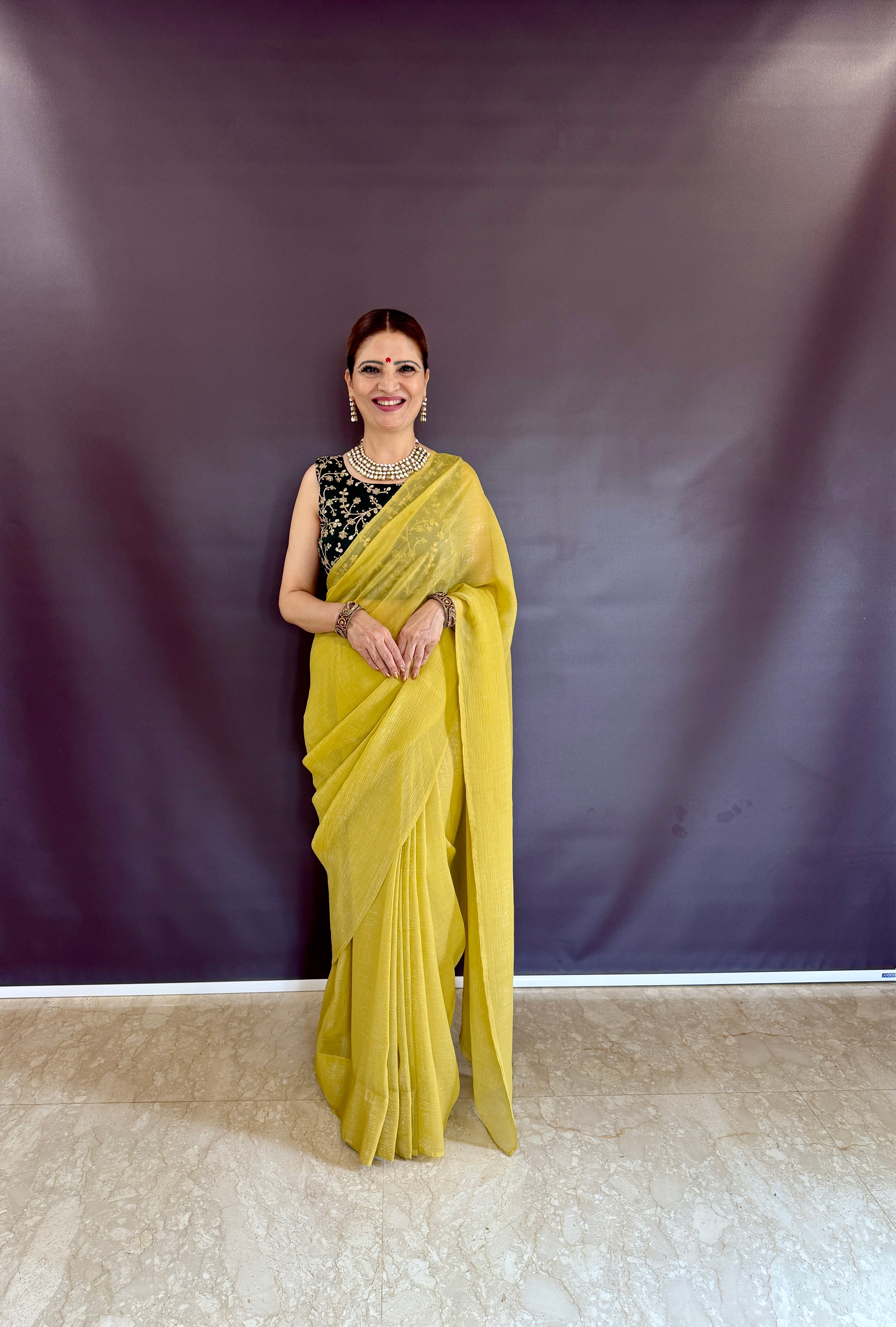 Get this sparkle silk saree with trendsetting kanthi blouse look