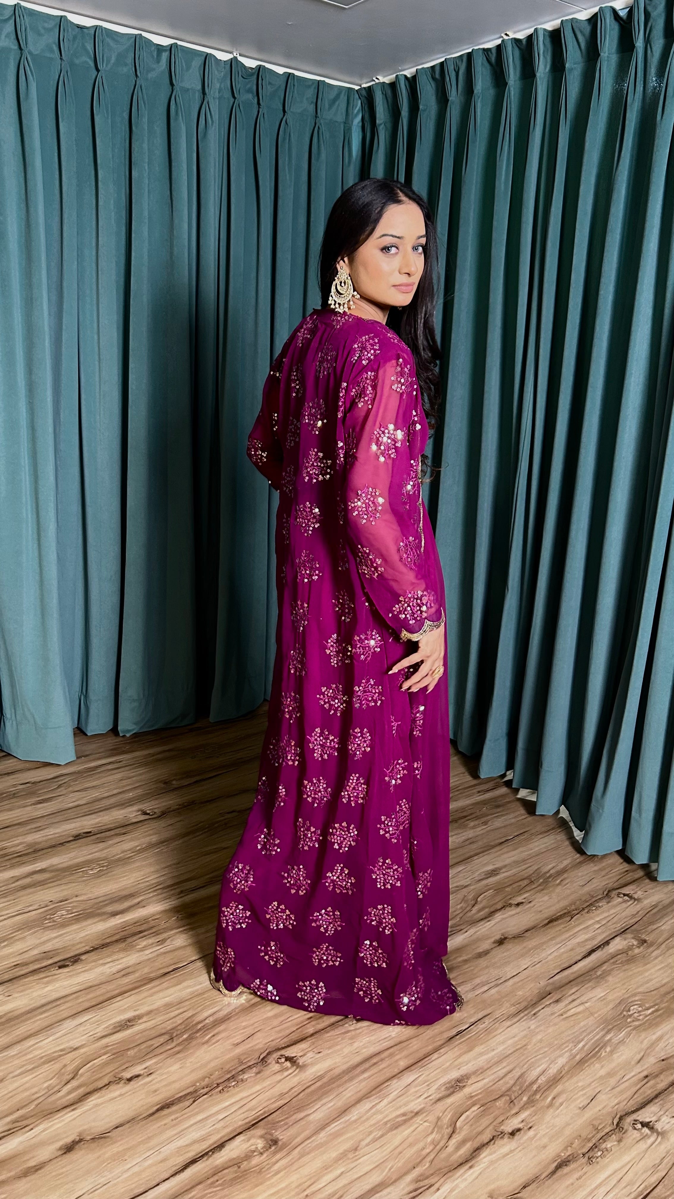 this stunning two in one outfit giving u the perfect blend of elegance & glamour ππ