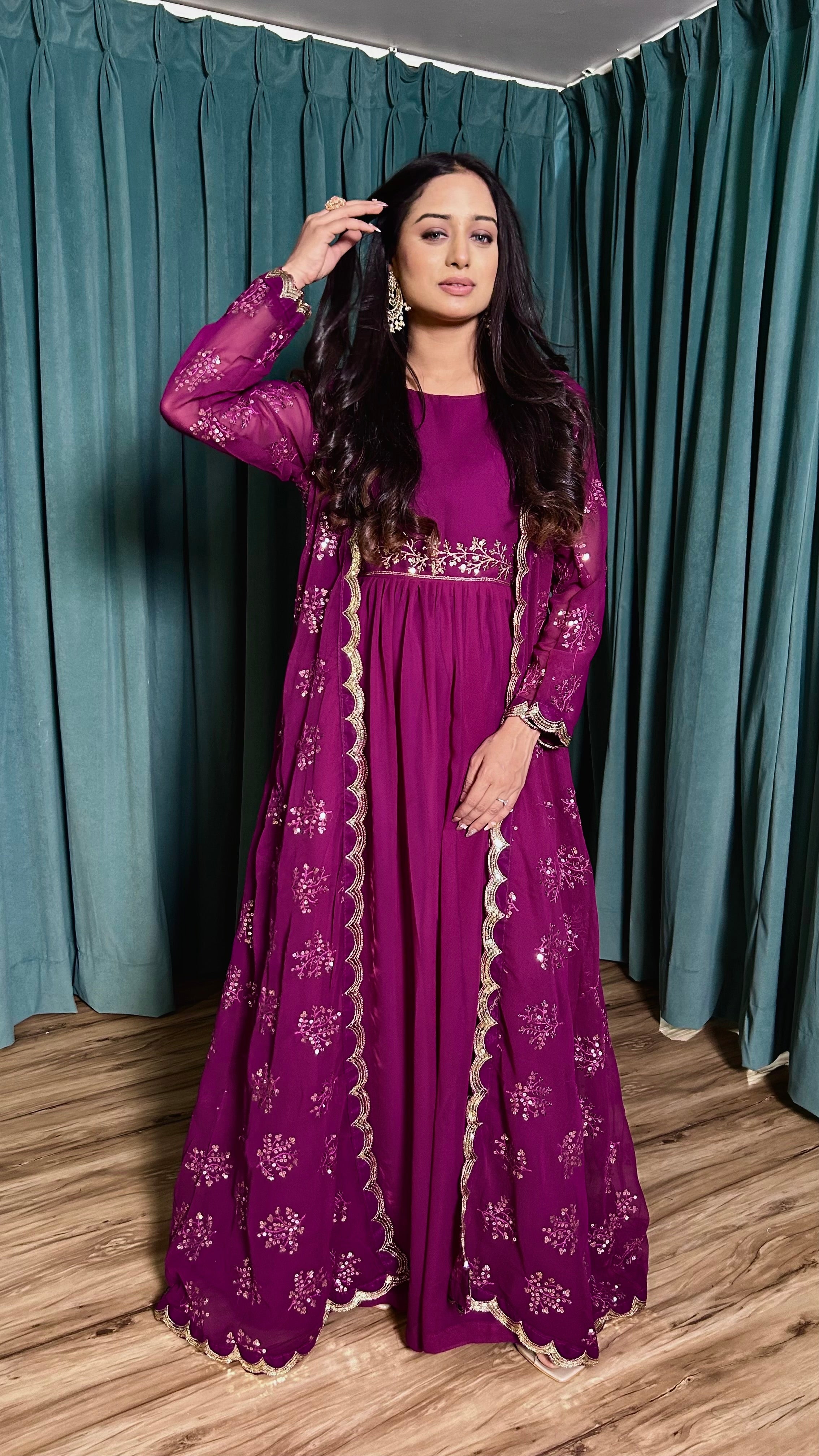 this stunning two in one outfit giving u the perfect blend of elegance & glamour ππ