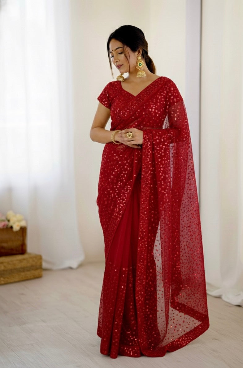 Glitter, glamour, and everything in between this Gorgeous saree