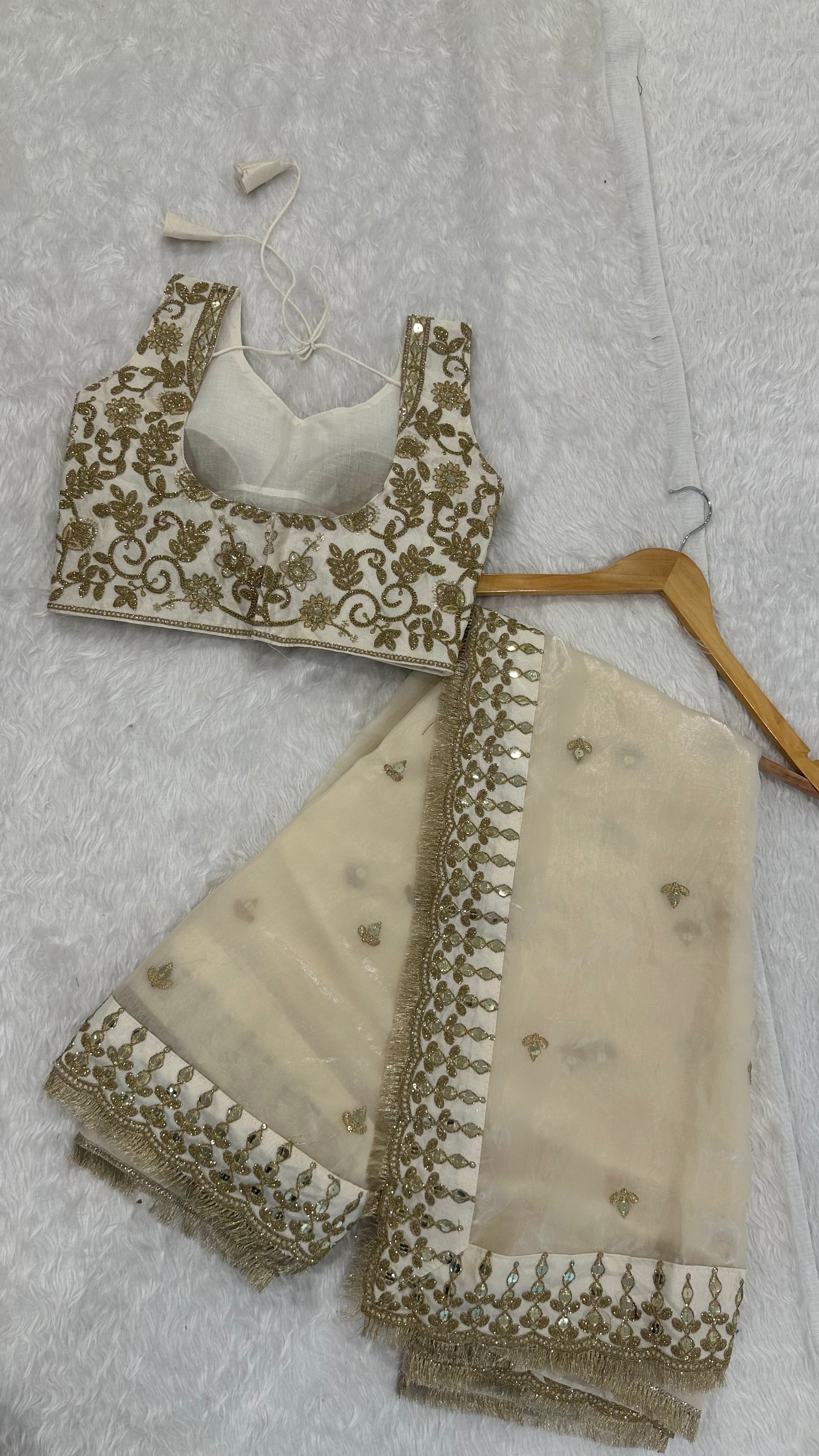 Elegance begins with a saree