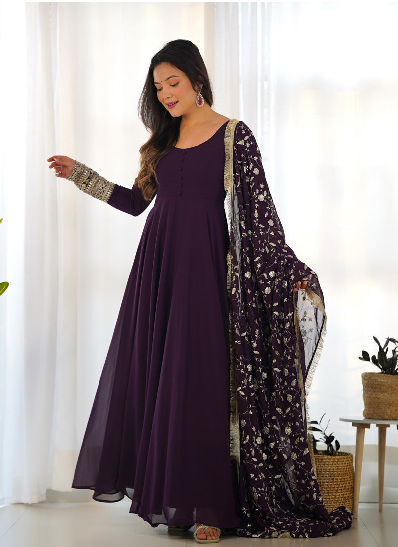 FASHION BOOK PRESENT STYLISH LIGHTWEIGHT & FRESH LOOK OUTFIT IS PERFECT FOR UPCOMING FESTIVITIES AND WEDDINGS WHICH PROVIDES YOU MORE COMFORT AND STYLE