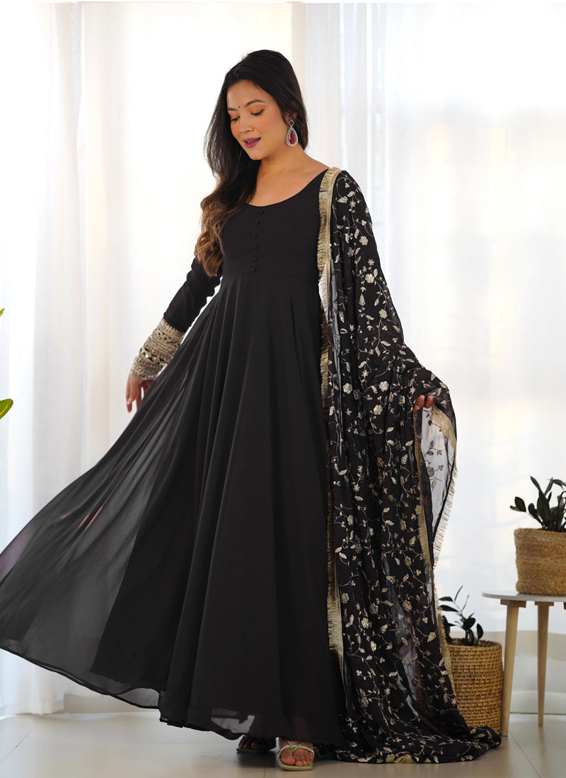 FASHION BOOK PRESENT STYLISH  LIGHTWEIGHT & FRESH LOOK OUTFIT IS PERFECT FOR UPCOMING FESTIVITIES AND WEDDINGS WHICH PROVIDES YOU MORE COMFORT AND STYLE