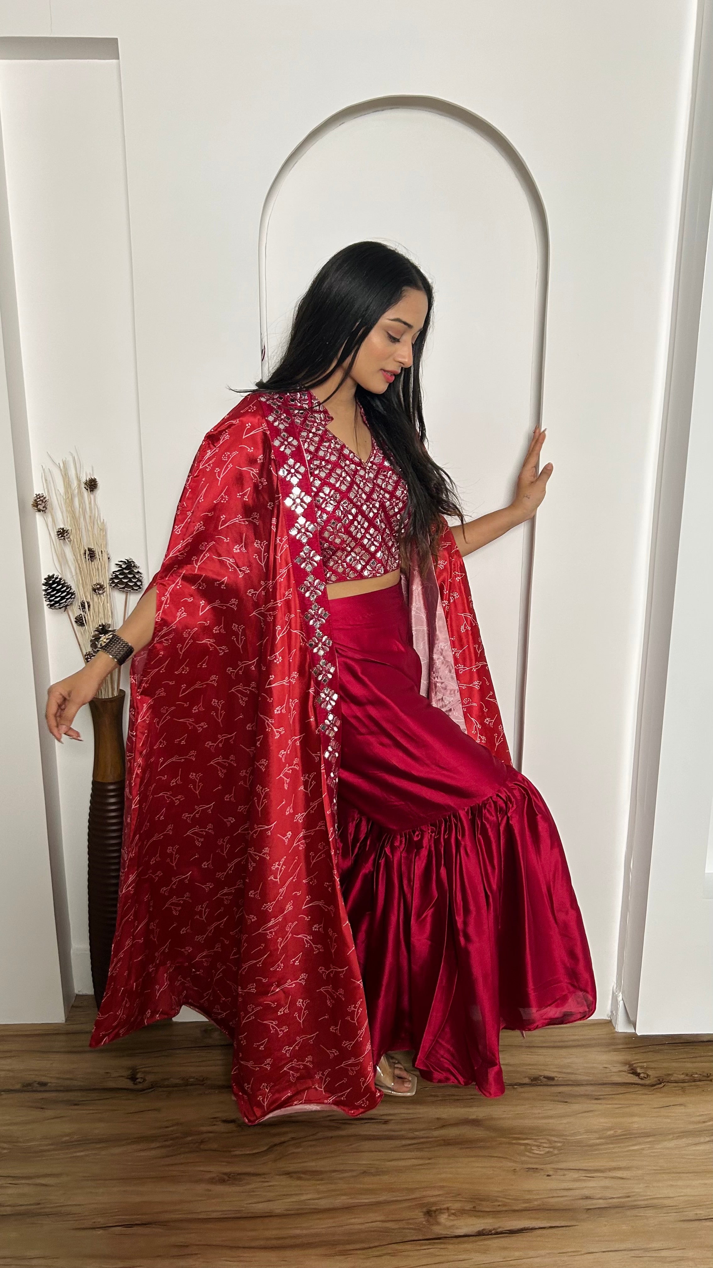 This stylish sharara set is perfect fit for your wardrobe for this festive season