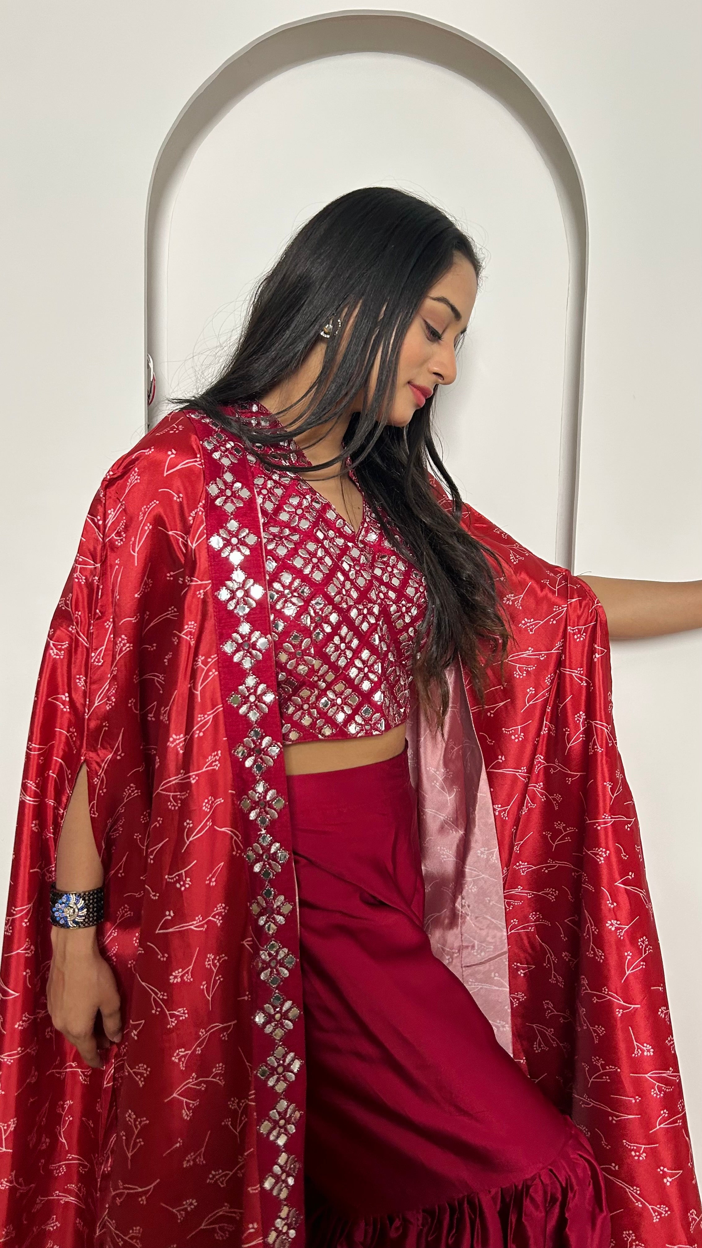 This stylish sharara set is perfect fit for your wardrobe for this festive season