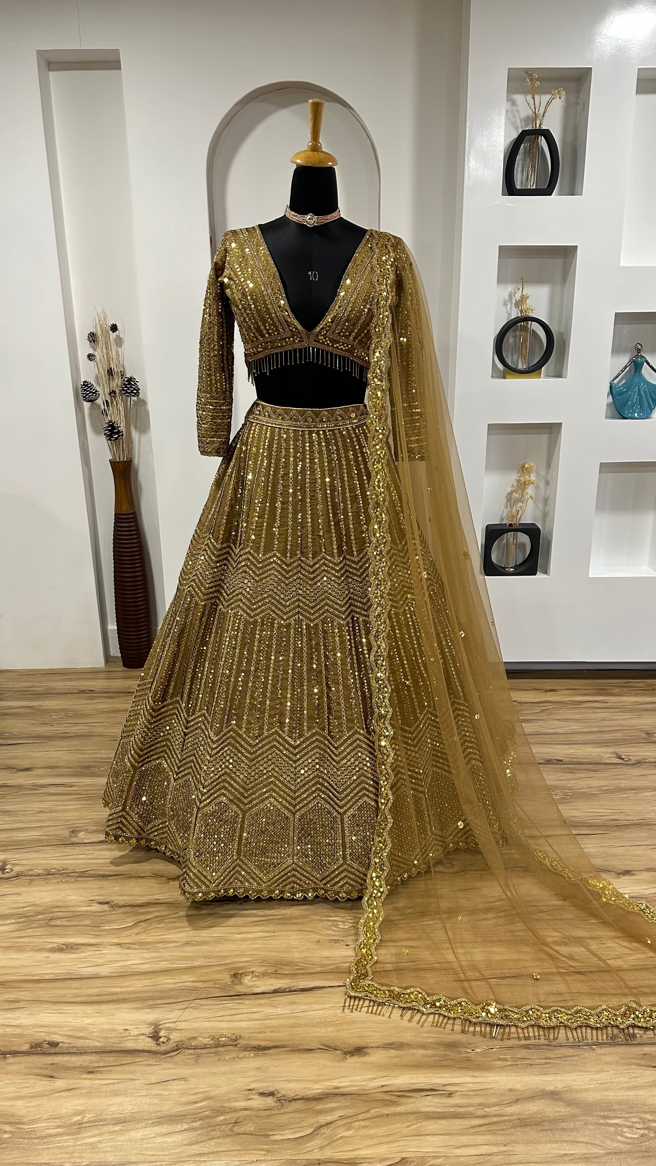 This sparkling lehenga set is sure to impress , making it a perfect choice for your wedding , parties & other special events 🤎