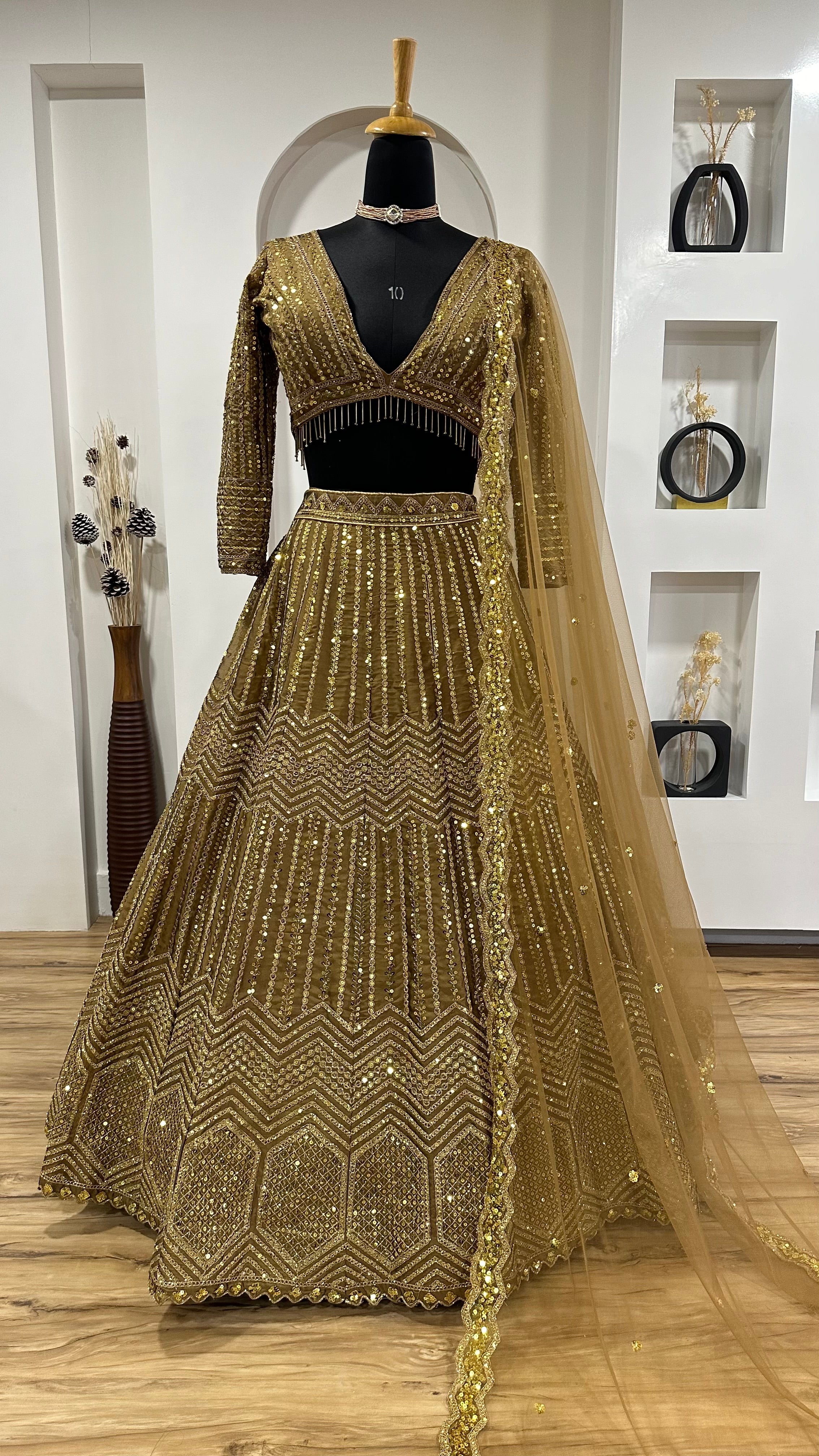 This sparkling lehenga set is sure to impress , making it a perfect choice for your wedding , parties & other special events 🤎