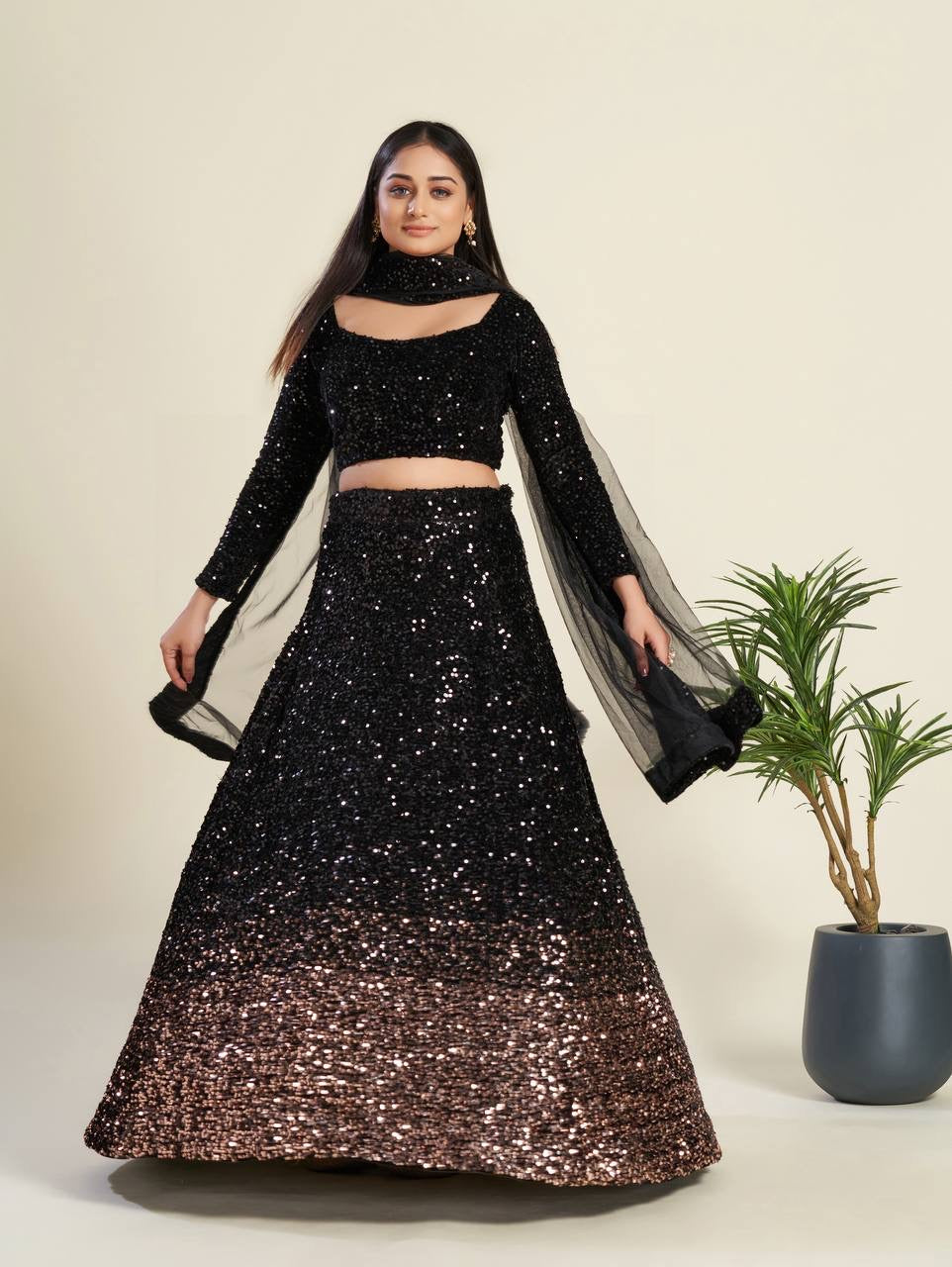 Dazzle this festive season with this beautiful sequence lehnga 🖤🖤