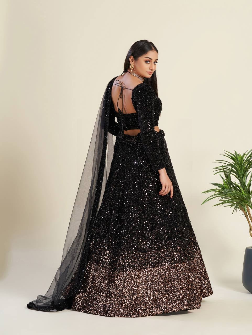 Dazzle this festive season with this beautiful sequence lehnga 🖤🖤