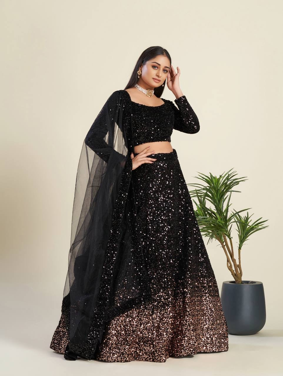 Dazzle this festive season with this beautiful sequence lehnga 🖤🖤