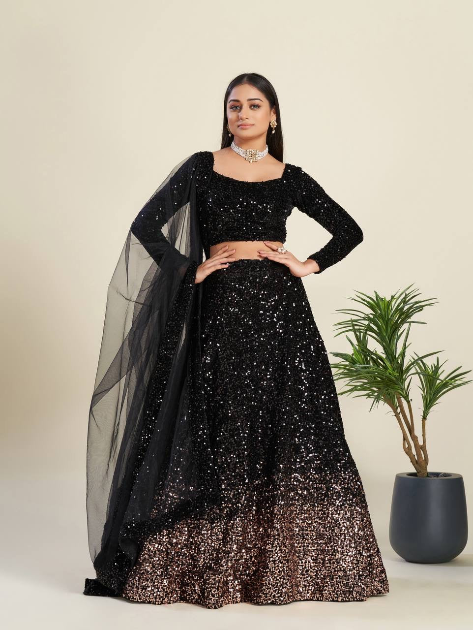 Dazzle this festive season with this beautiful sequence lehnga 🖤🖤