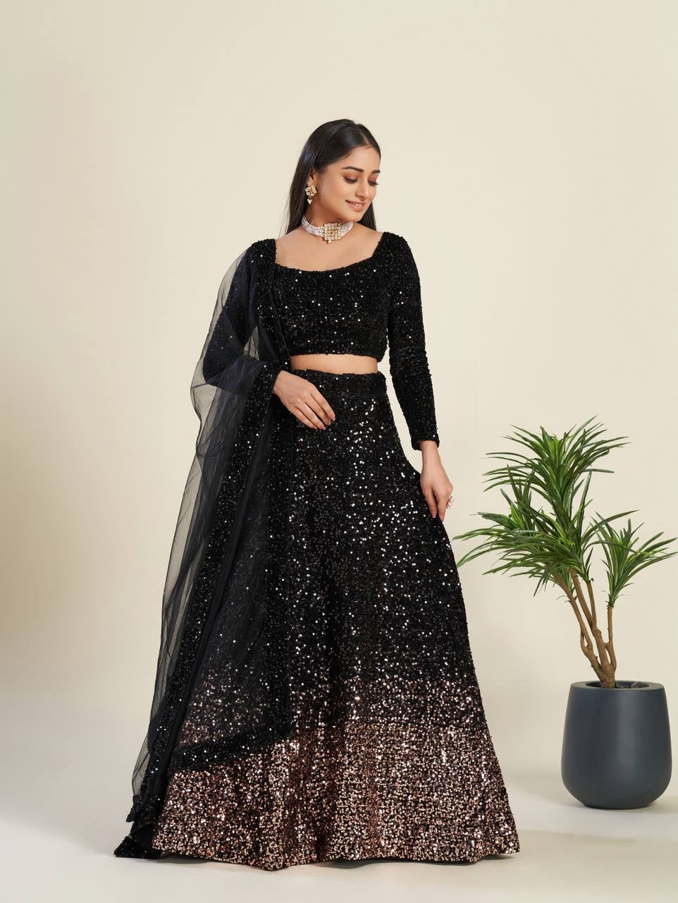 Dazzle this festive season with this beautiful sequence lehnga 🖤🖤