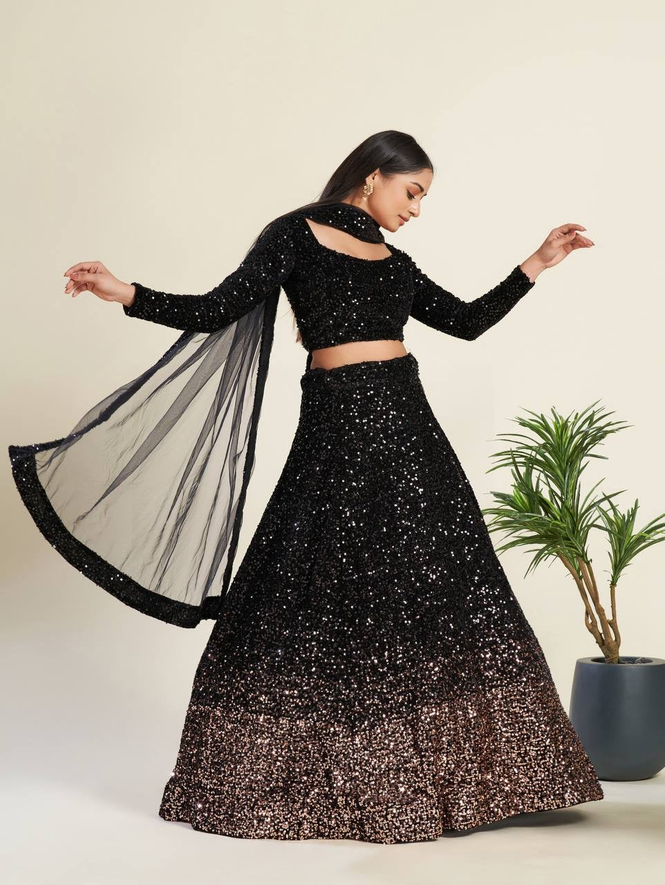 Dazzle this festive season with this beautiful sequence lehnga 🖤🖤