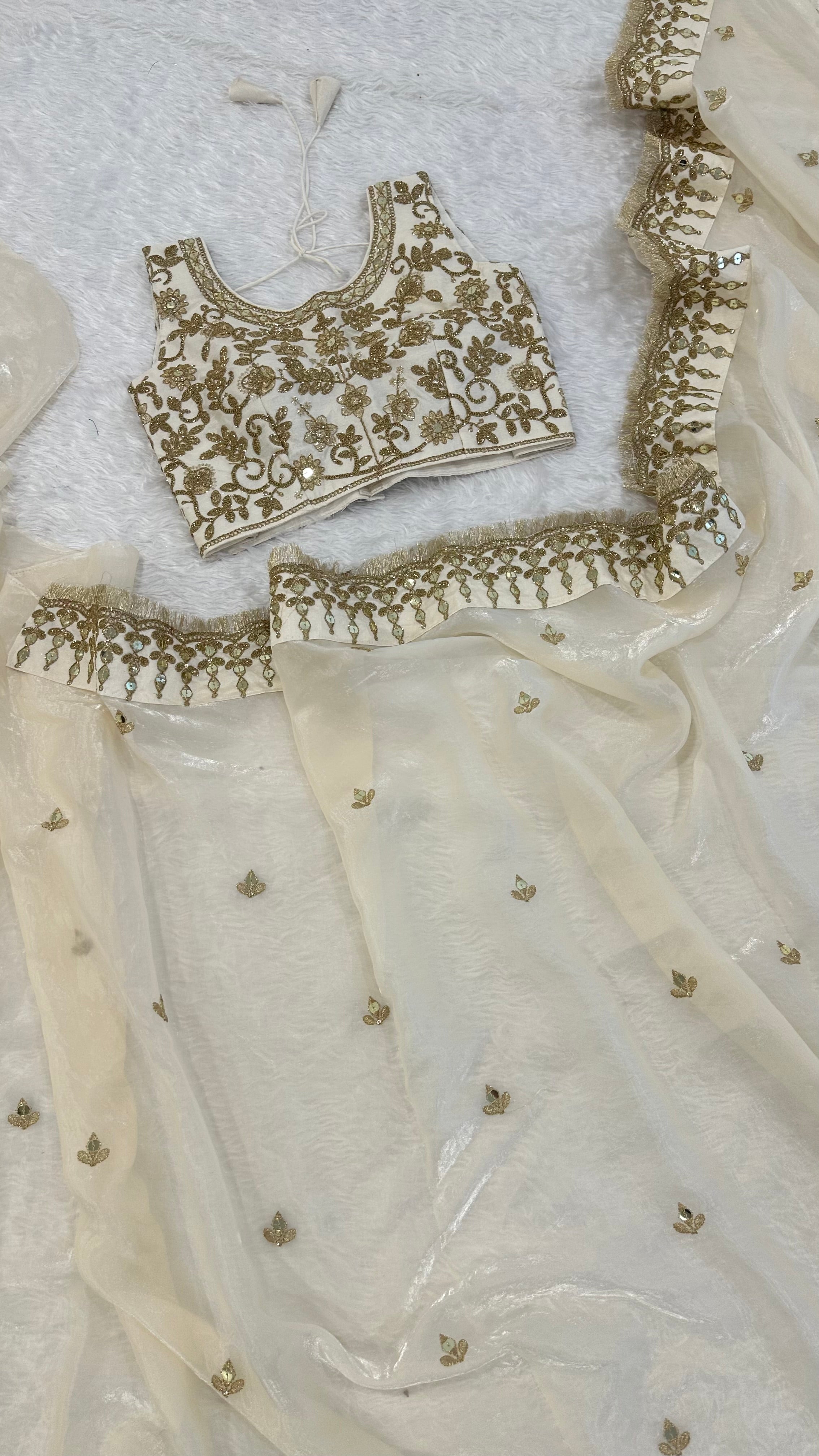 Elegance begins with a saree