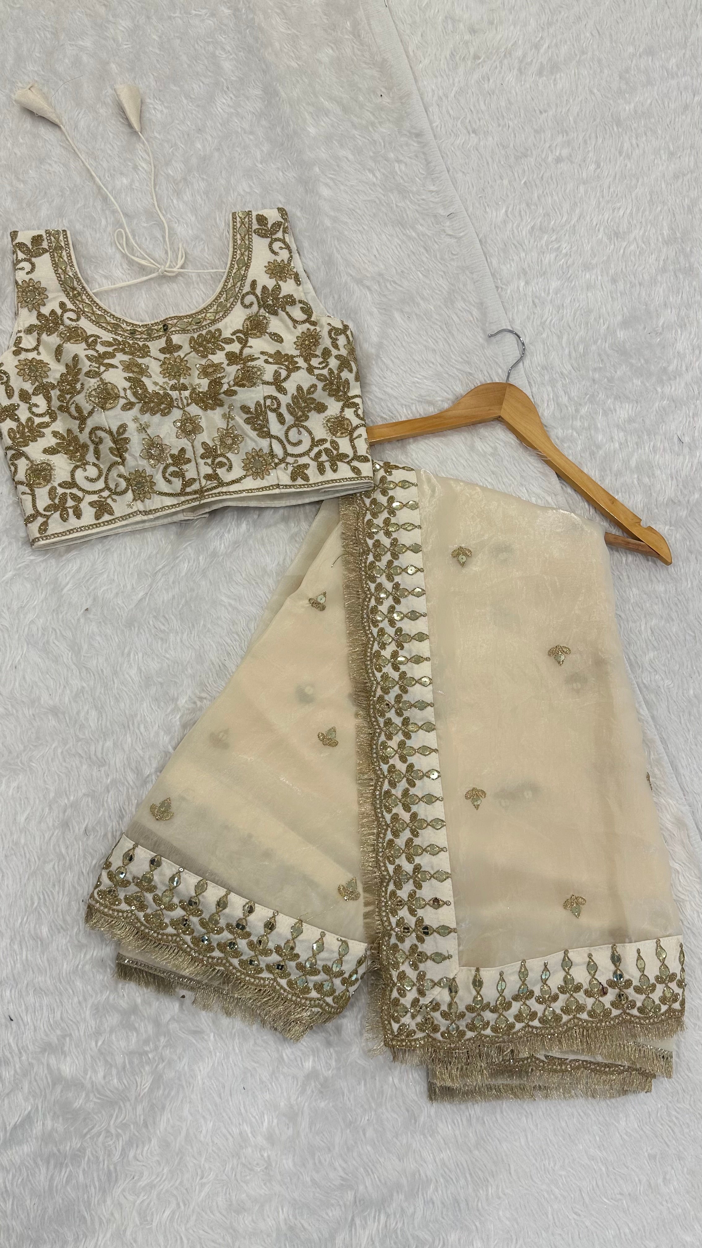 Elegance begins with a saree